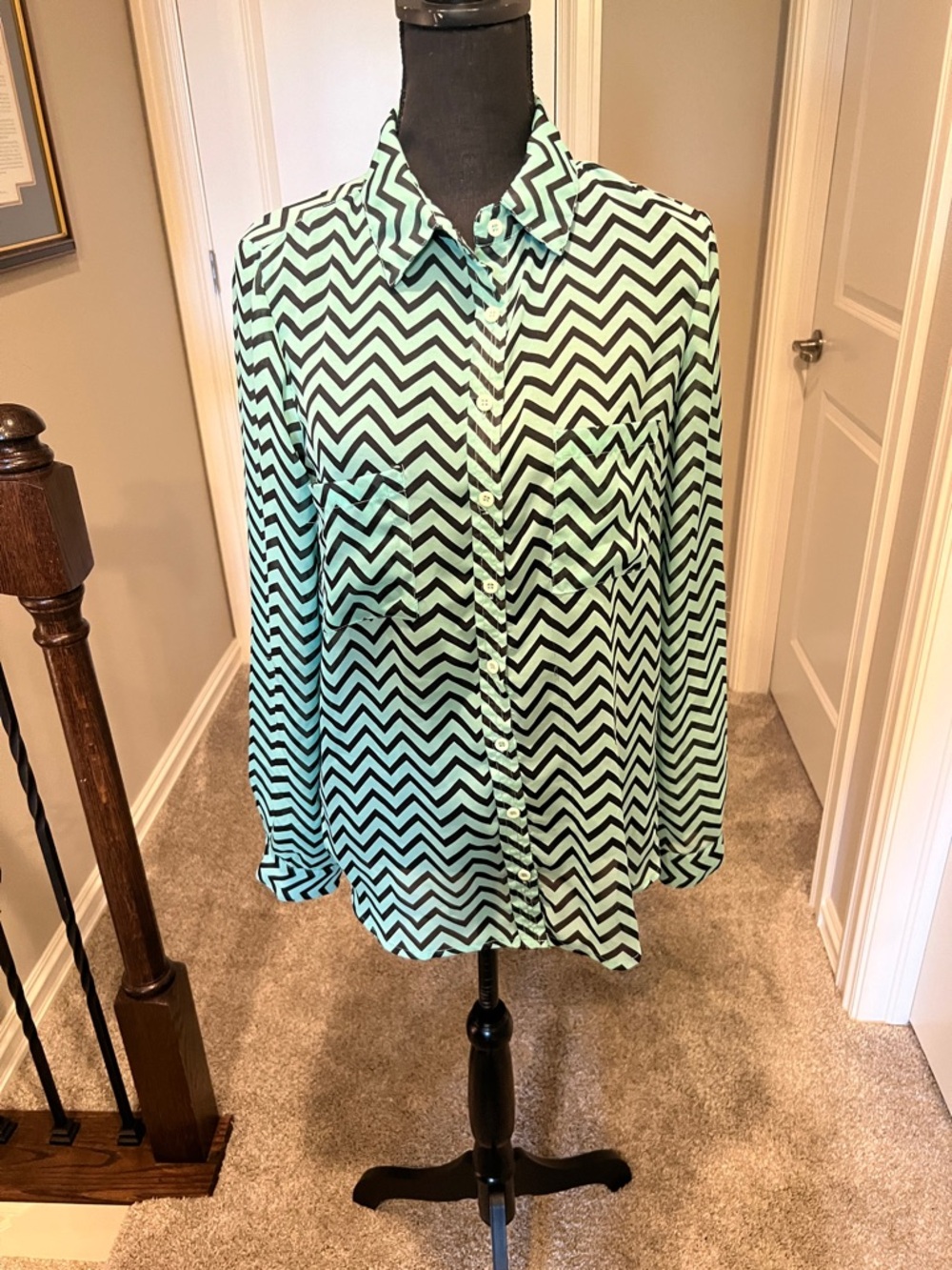 Justify Mint and Black Chevron Long-Sleeve Button Down Shirt Size Large
